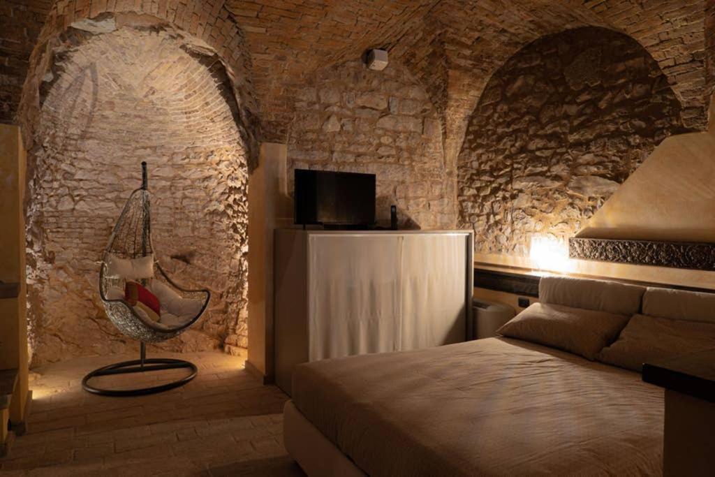 Another Brick In The Vault Apartment *